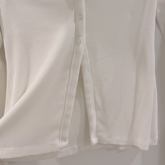 Bell-sleeve, bellybutton peep shirt - Picture 3 of 4